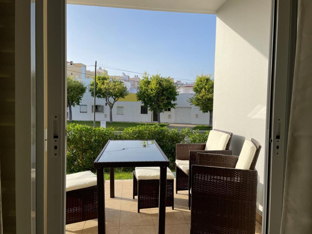 Vila Praia 7 - Beach & Pool Apartment アルヴォル エクステリア 写真